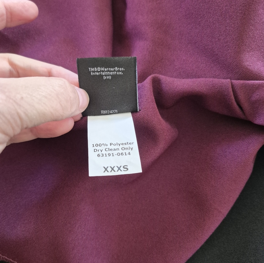 Gryffindor Youth Wizard Robe - Picture 5 of 11